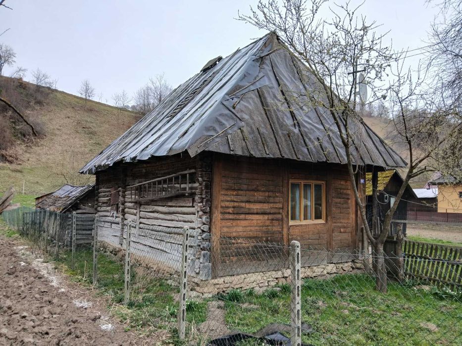 Casa taraneasca din lemn, pentru relocare