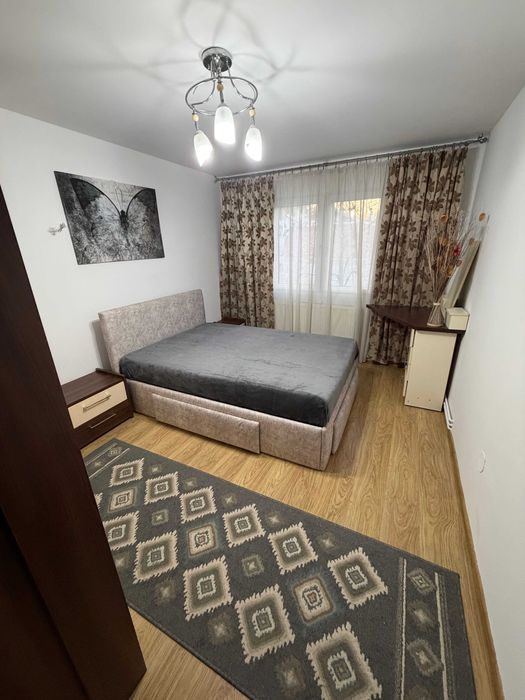 Închiriez apartament 3 camere
