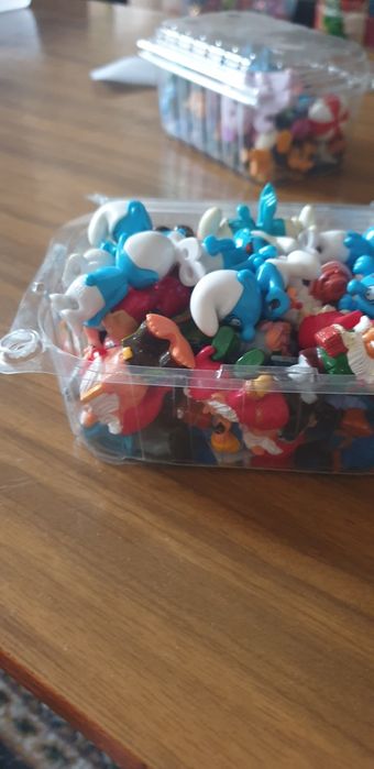 Игрушки из киндер - сюрприза .