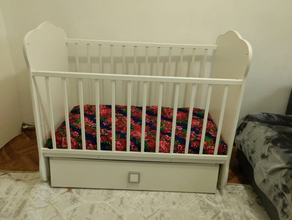 Детская кроватка.