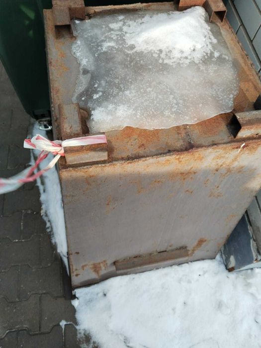 Продам мусорный бак