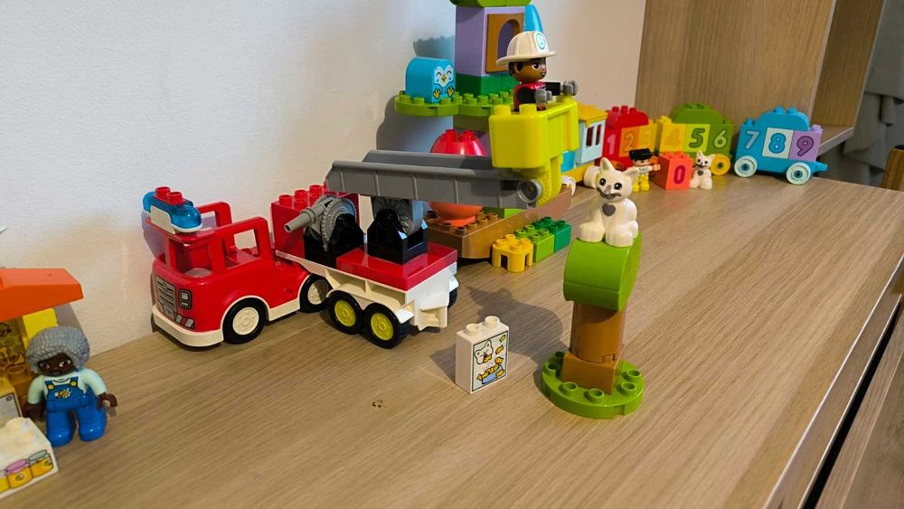 Lego Duplo - Tren, Aeroport, Avion, Politie, Pompieri, Masini