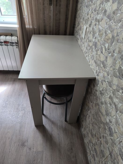 Продам кухонный стол