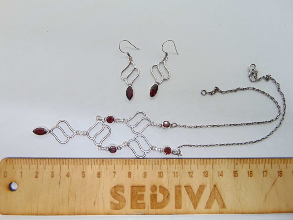 Set colier si cercei din argint cu granate