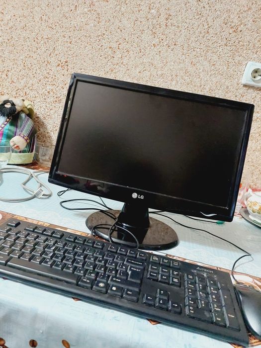 Kompyuter sotiladi. Xolati yaxshi, faqat word da ishlangan.