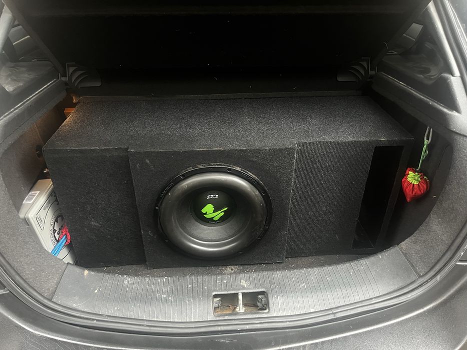 Vand subwoofer deaf bonce 12 si statie