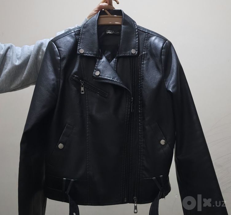 Qora sun'iy charm biker kurtkasi