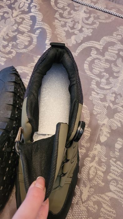 Продам ботинки мужские