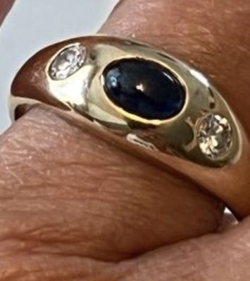 Inel aur 585 cu safir albastru 0,65 ctși doua diamante 0,21ct