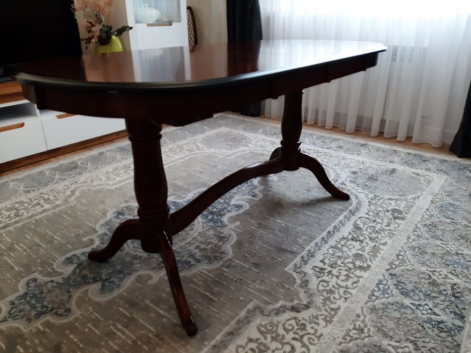 Стол для гостинной