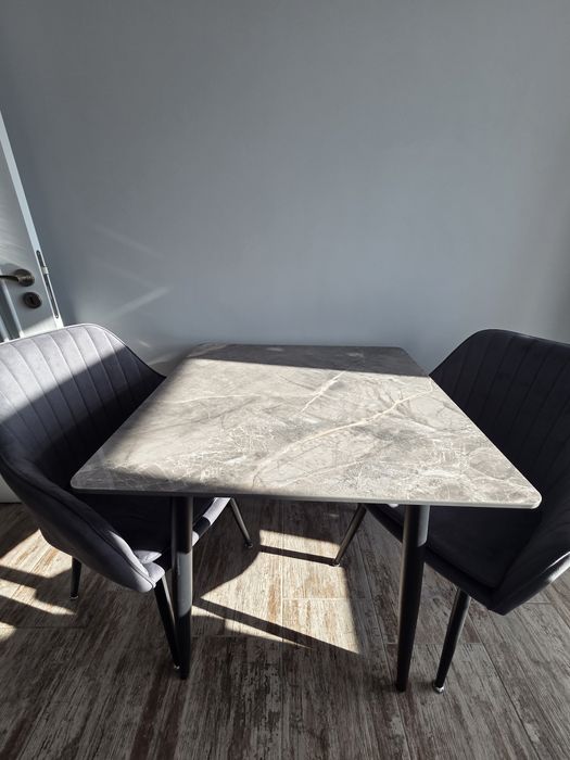 Трапезна маса от мрамор