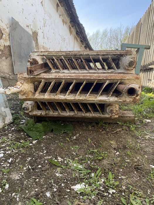 Чугунные радиаторы (секции батареи), б/у