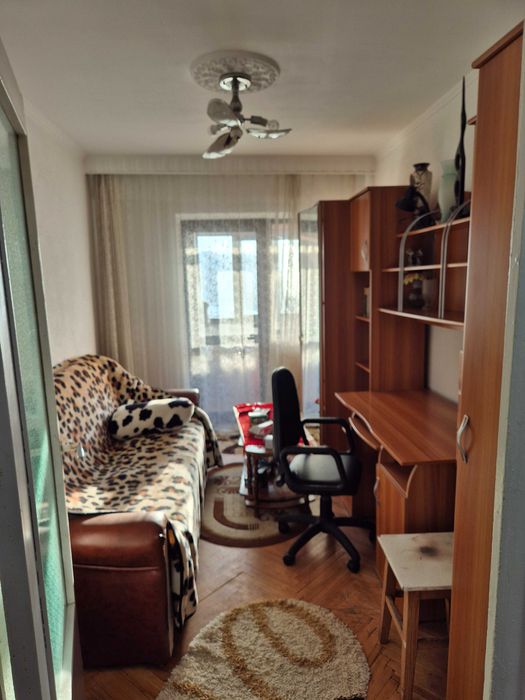 Persoana fizica vand apartament 3 camere 78 mp decomandat Bd Pacurari