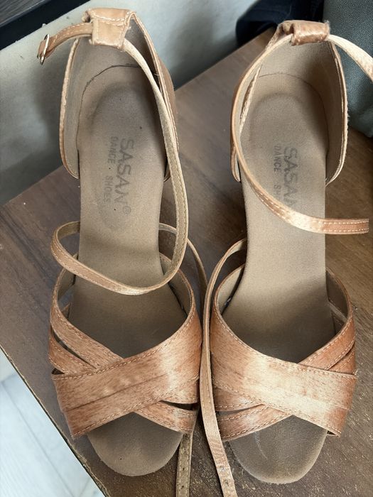 Танцевальные туфли.