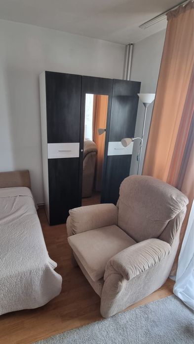 Mobilă living (2 dulapuri, comoda TV), canapea extensibilă și noptieră