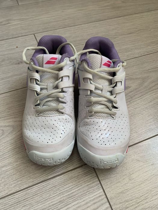 Спец кросовки для большого тенниса