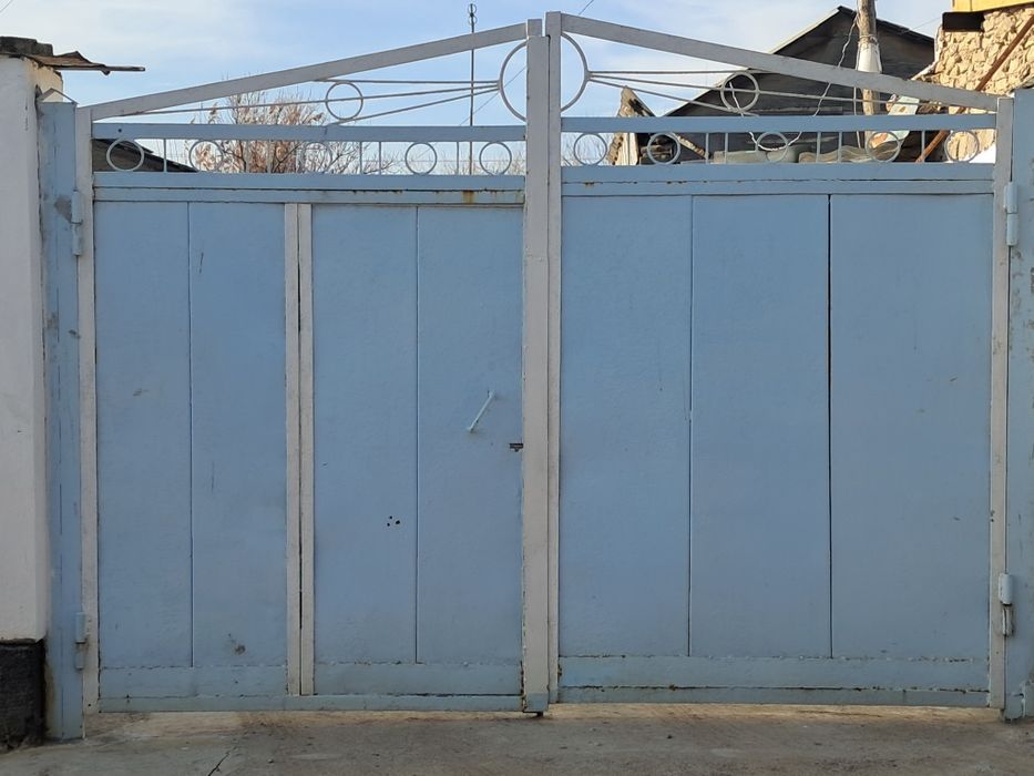 Дарвоза сотилади