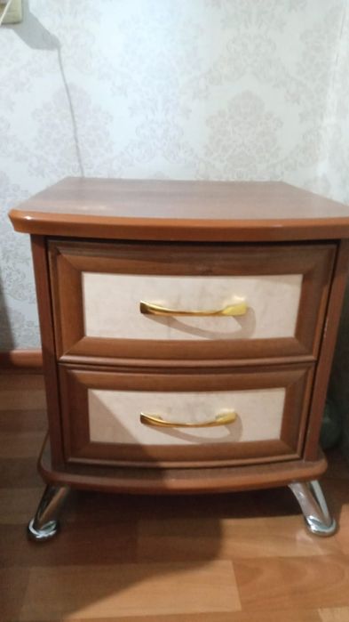 Продам шкаф , две тумбы , кровать комод