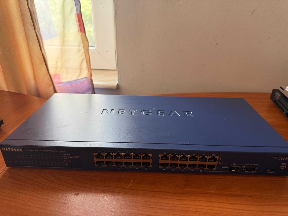 Суич NETGEAR GS724T Managed 24x10/100/1000 Gigabit Smart Switch 2xSFP