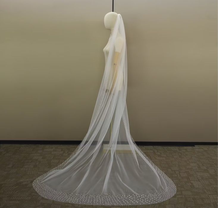 Voal cu perle pe margine alb si bej ivory