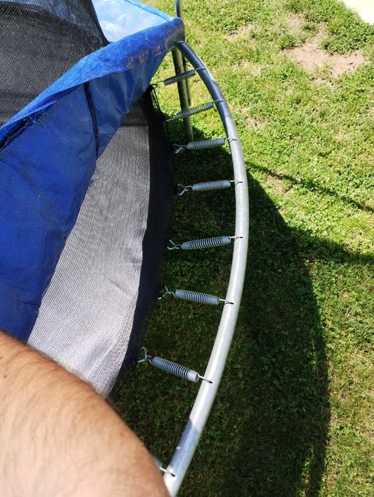 Продавам Батут 305см.