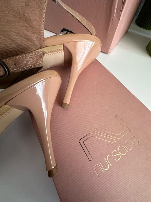 Отдам босоножки новые