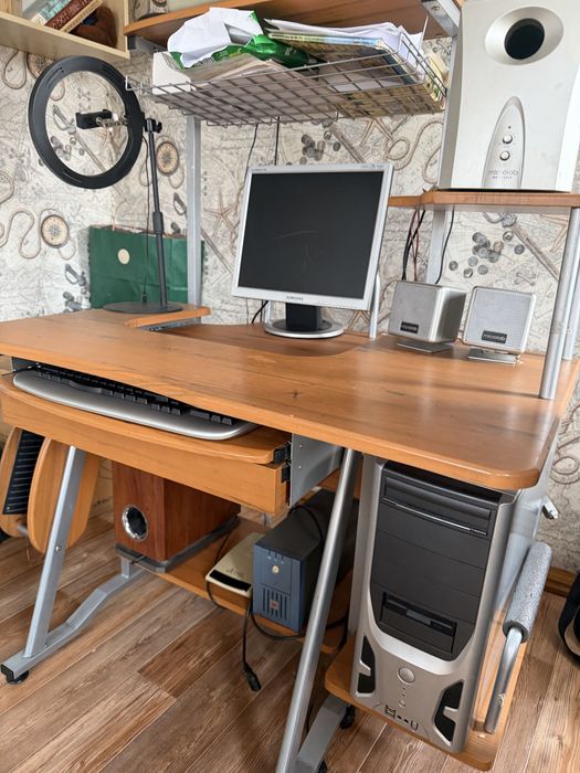 Компьютер, компьютерный столик, принтер