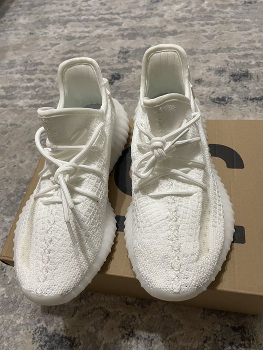 Vand adidasi Yeezy 350