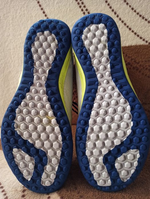 Маратонки за футбол