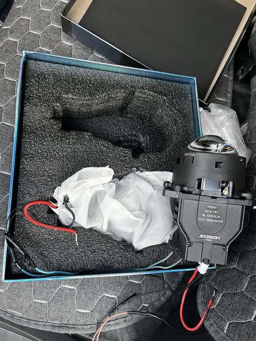 Би лед линзы в очень хорошим состояни