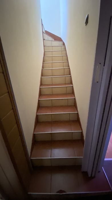 ПРОДАВА СЕ: Обзаведен самостоятелен имот от 230 кв.м (2-ри и 3-ти етаж) с ОБОСОБЕН ДВОР, отделен вход, 4 ТЕРАСИ и КЛИМАТИЦИ НАВСЯКЪДЕ