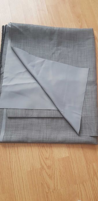 Metraj stofă fină de calitate pentru confecționarea costumelor.