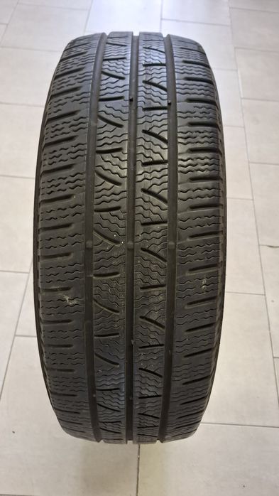 Зимна бусова гума Continental 215 60 17С