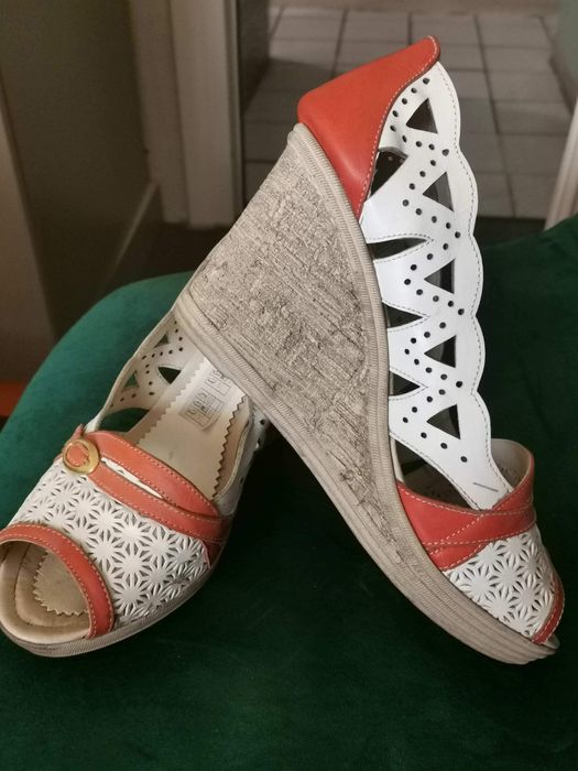 Продавам дамски обувки