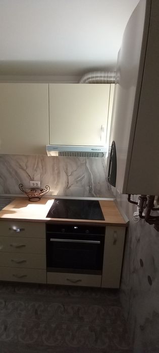 Închiriez   apartament cu 2 camere, renovat recent  ,mobilat  și utilat  cu electrocasnice.
