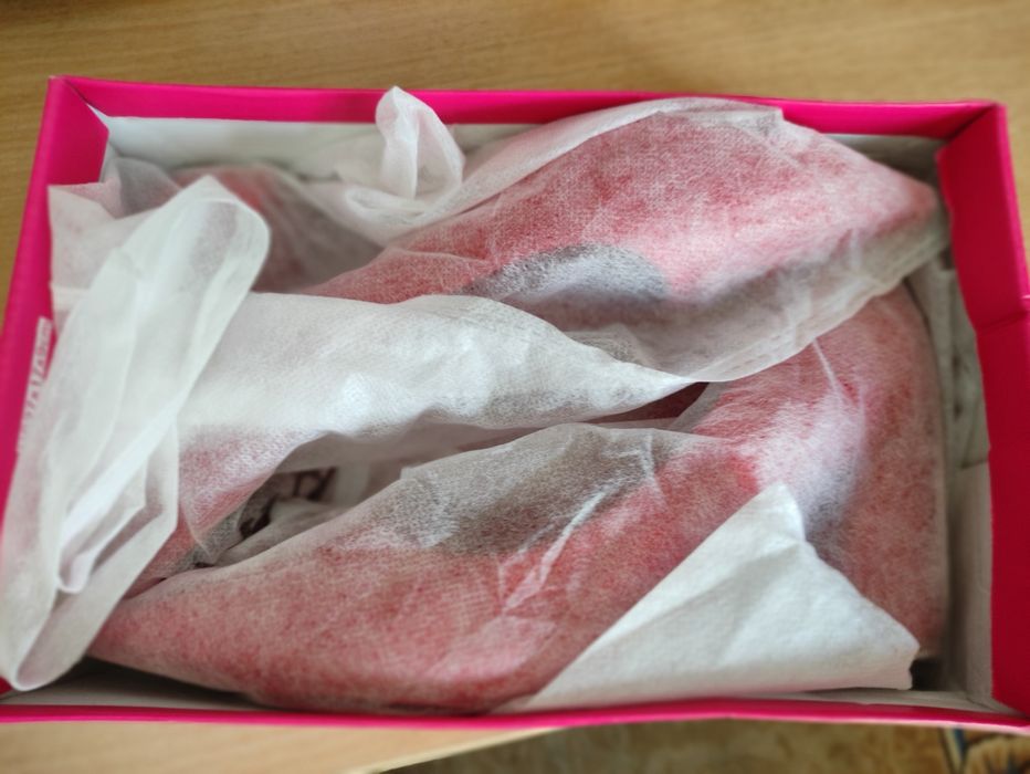 Продам туфли красные