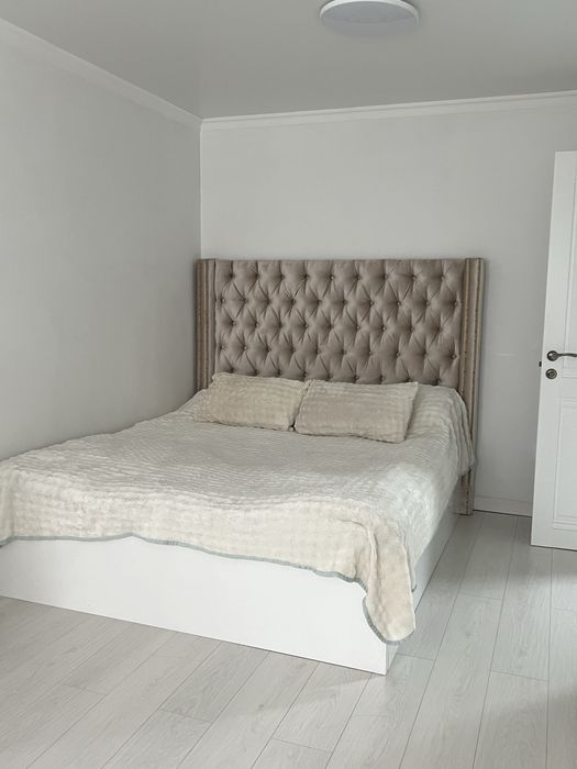 Двуспальная кровать