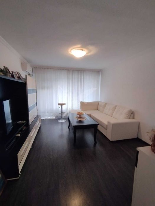 Тристаен апартамент в Славейков 75204