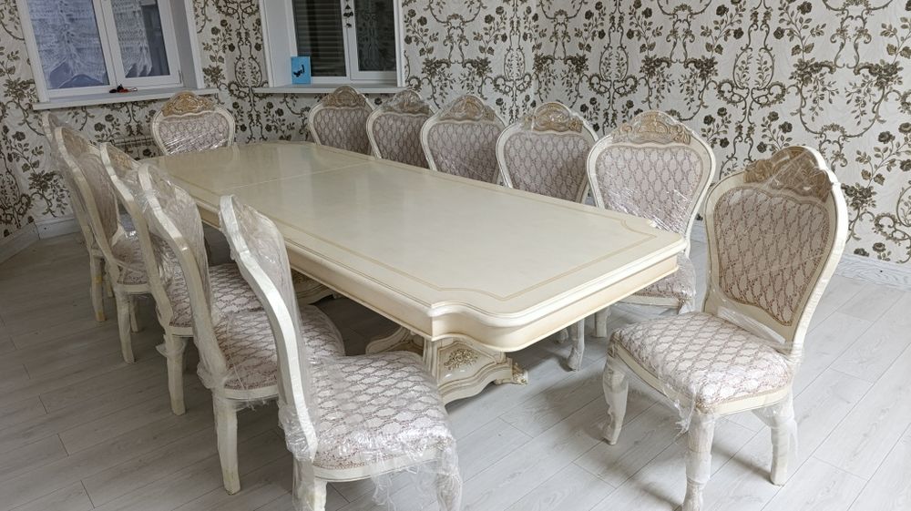 Стол и 12 стульев