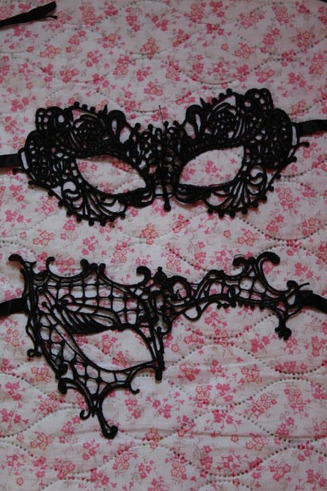 Два броя дантелени маски маскарадни за лице