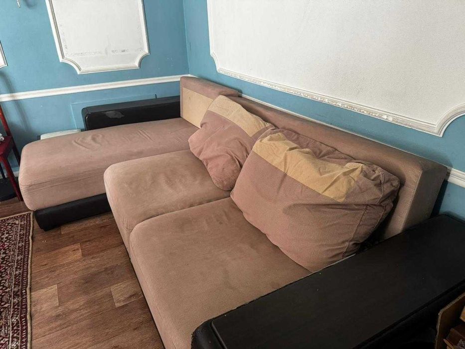 Диван угловой 2.4