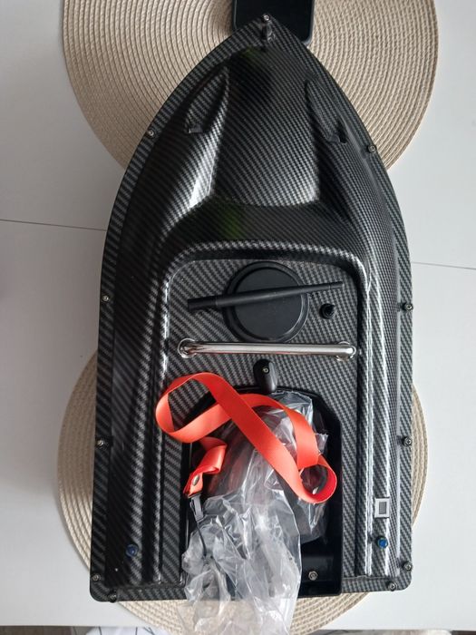 Рибарска Лодка за захранване