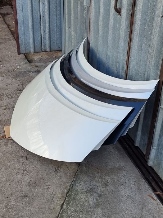 Капот на Toyota Estima 2008 год