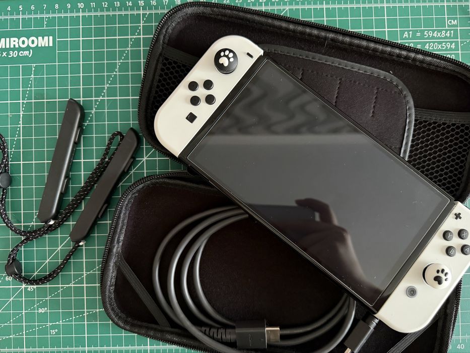 Nintendo Switch OLED (прошитый) + карта памяти 512 гб