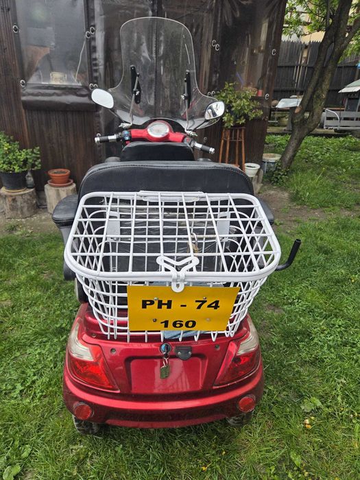 Vand triciclu electric pentru 2 persoae, folosit