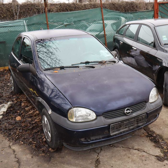 Опел Корса Б 1.0 55 к.с.1998г.Само на части
