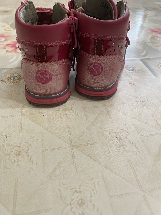 Продам ботинки на девочку 22 р