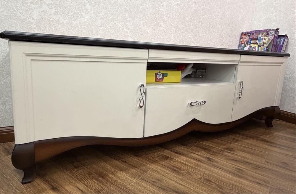 Продаётся тумба под ТВ