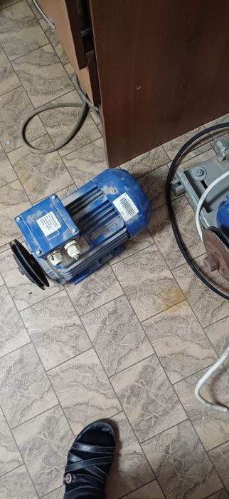 Продам электродвигатели