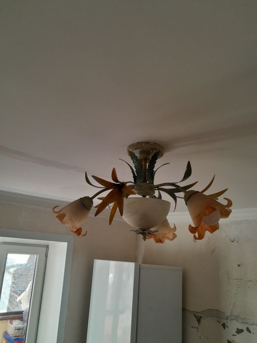 Продам люстру б/у